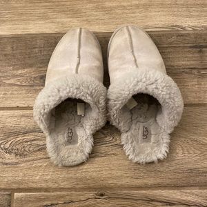 Women’s Ugg’s size 8